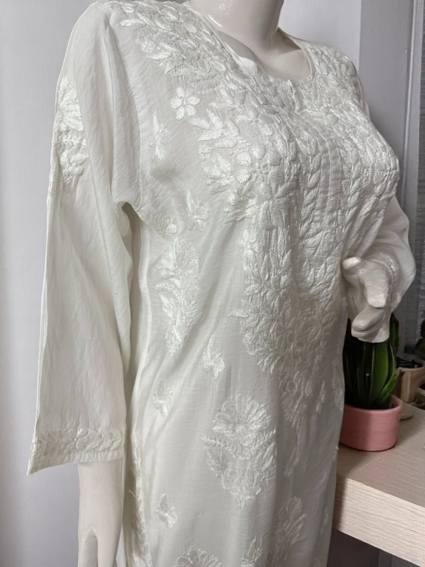 WHITE MUSLIN CHIKANKARI KURTI WITH GHAS PATTI