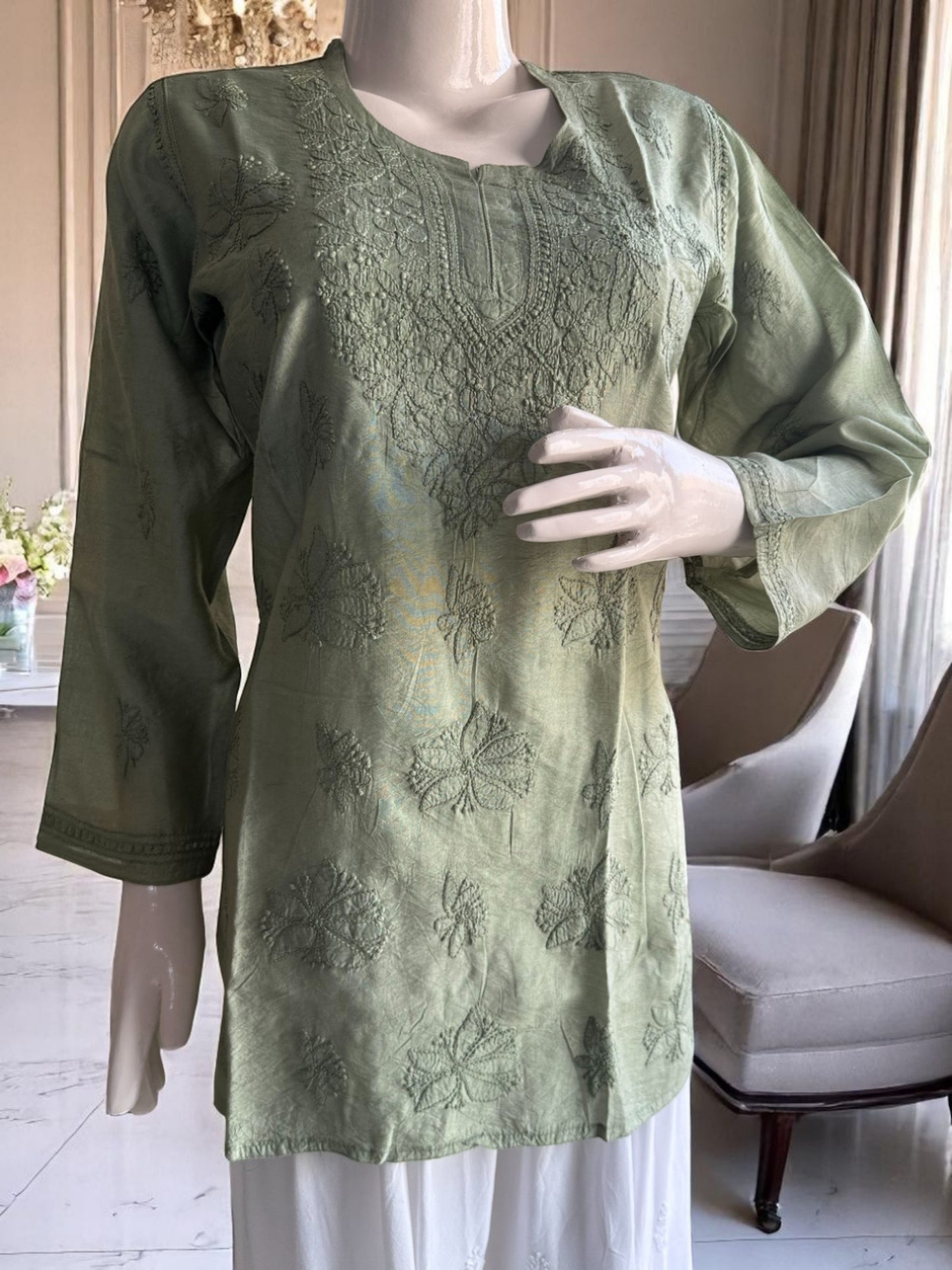 NOOR – SHORT CHIKANKARI KURTI
