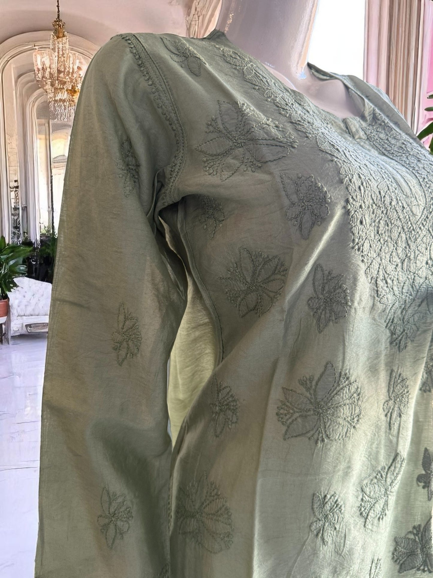 NOOR – SHORT CHIKANKARI KURTI