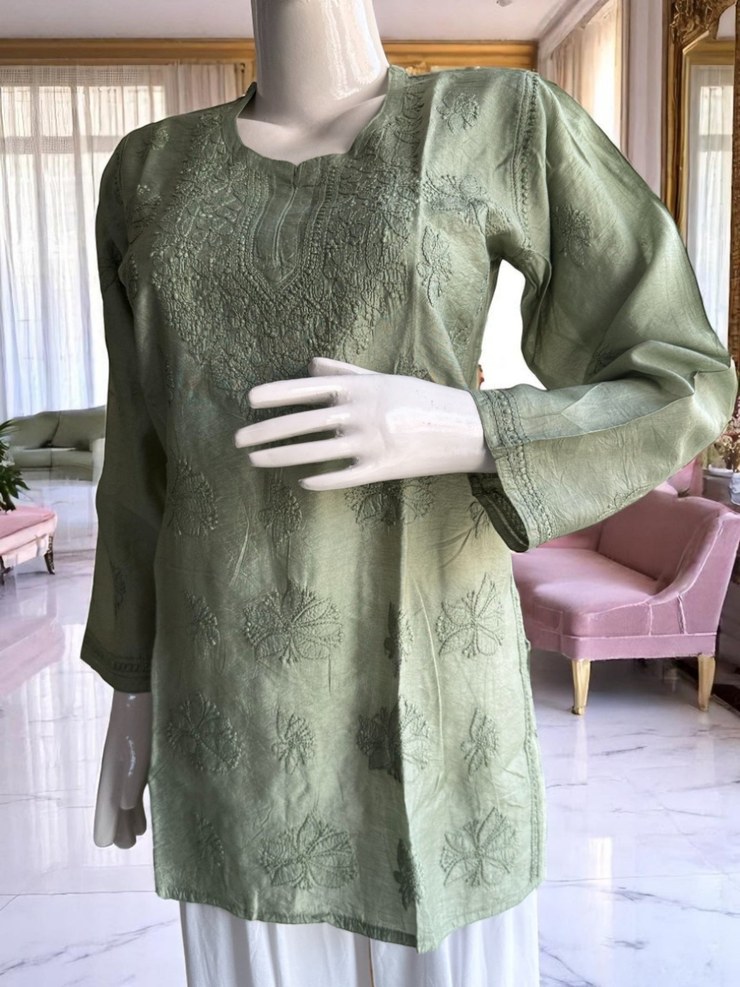 NOOR – SHORT CHIKANKARI KURTI