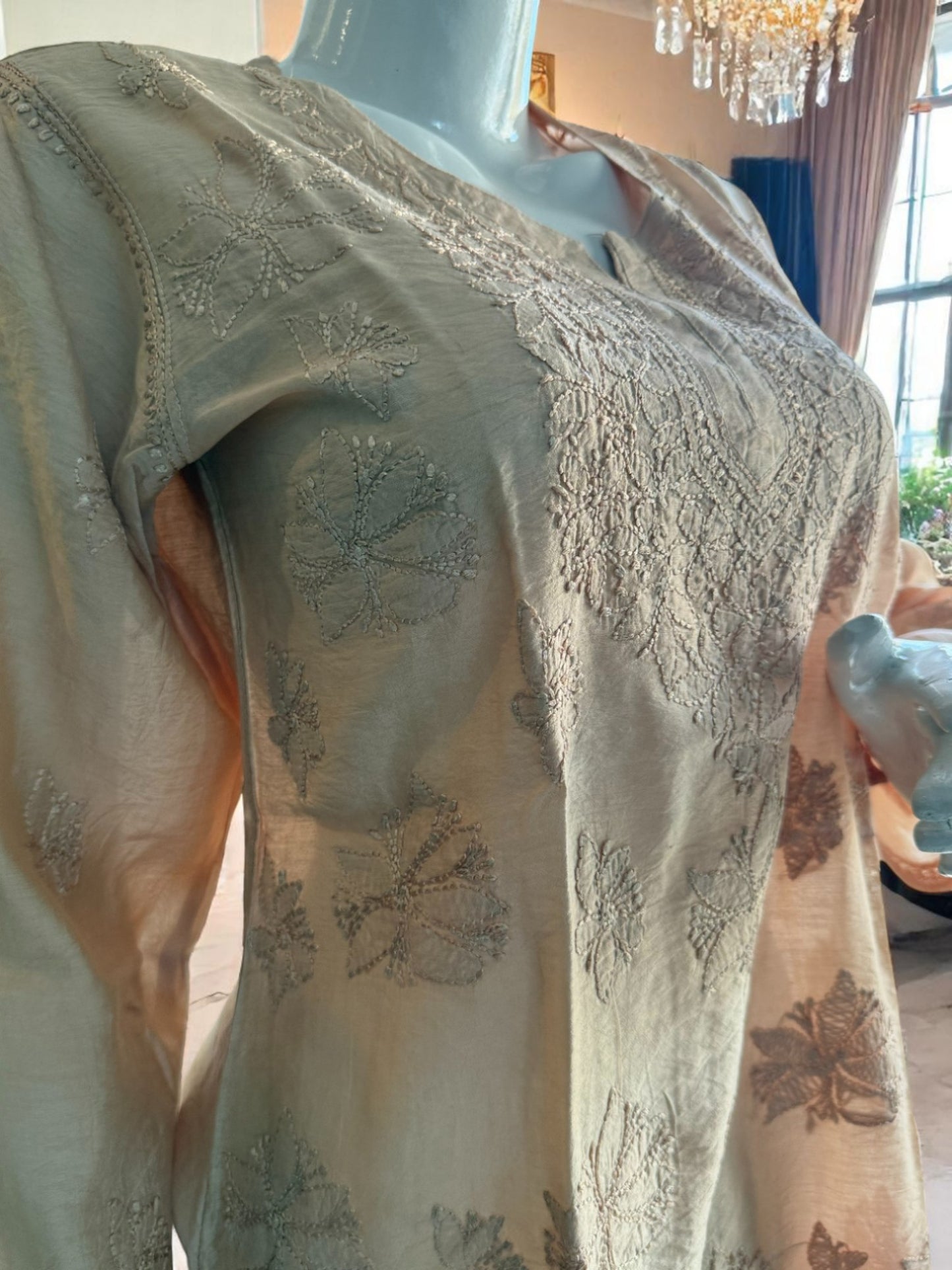 NOOR – SHORT CHIKANKARI KURTI