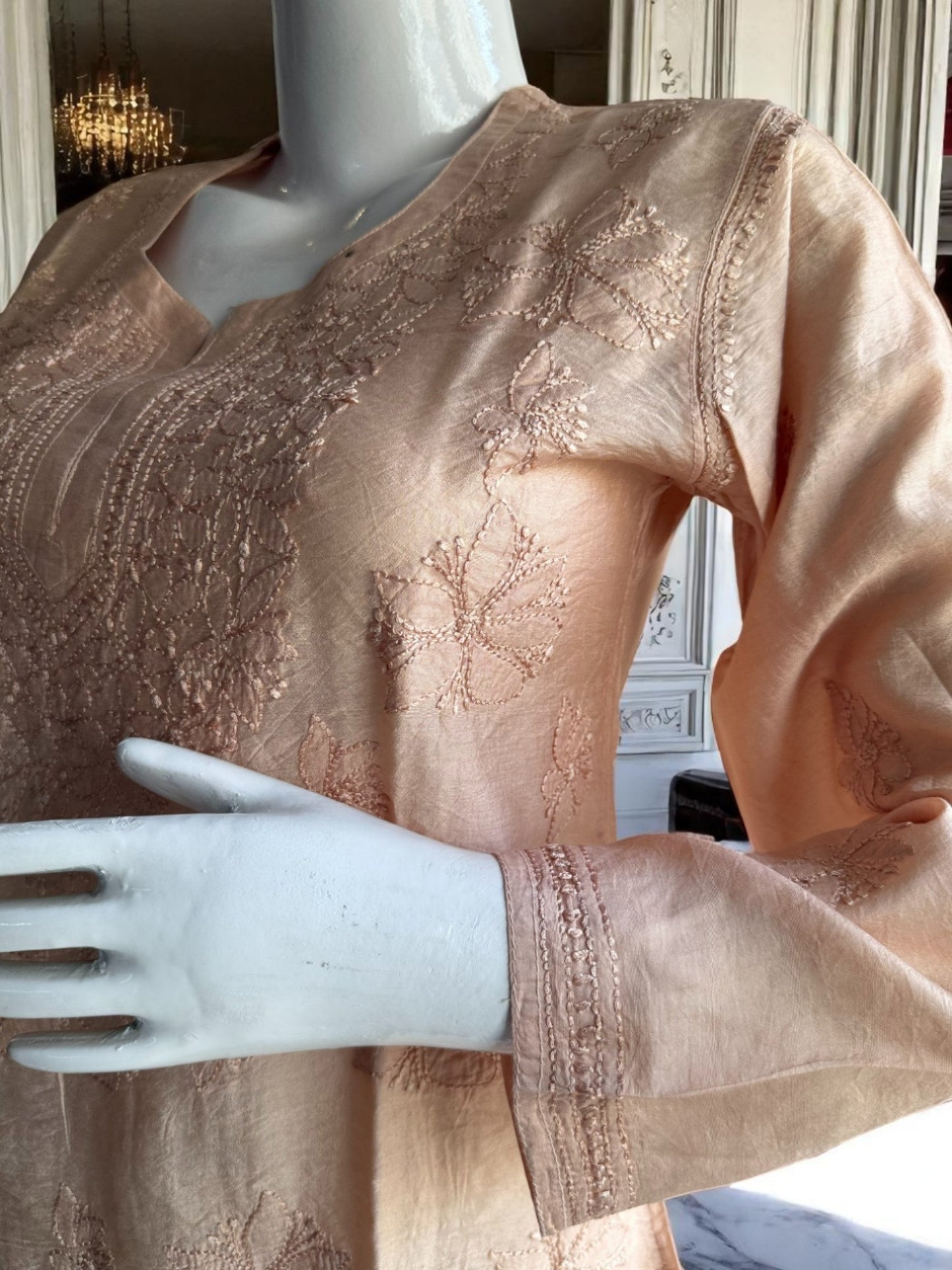 NOOR – SHORT CHIKANKARI KURTI
