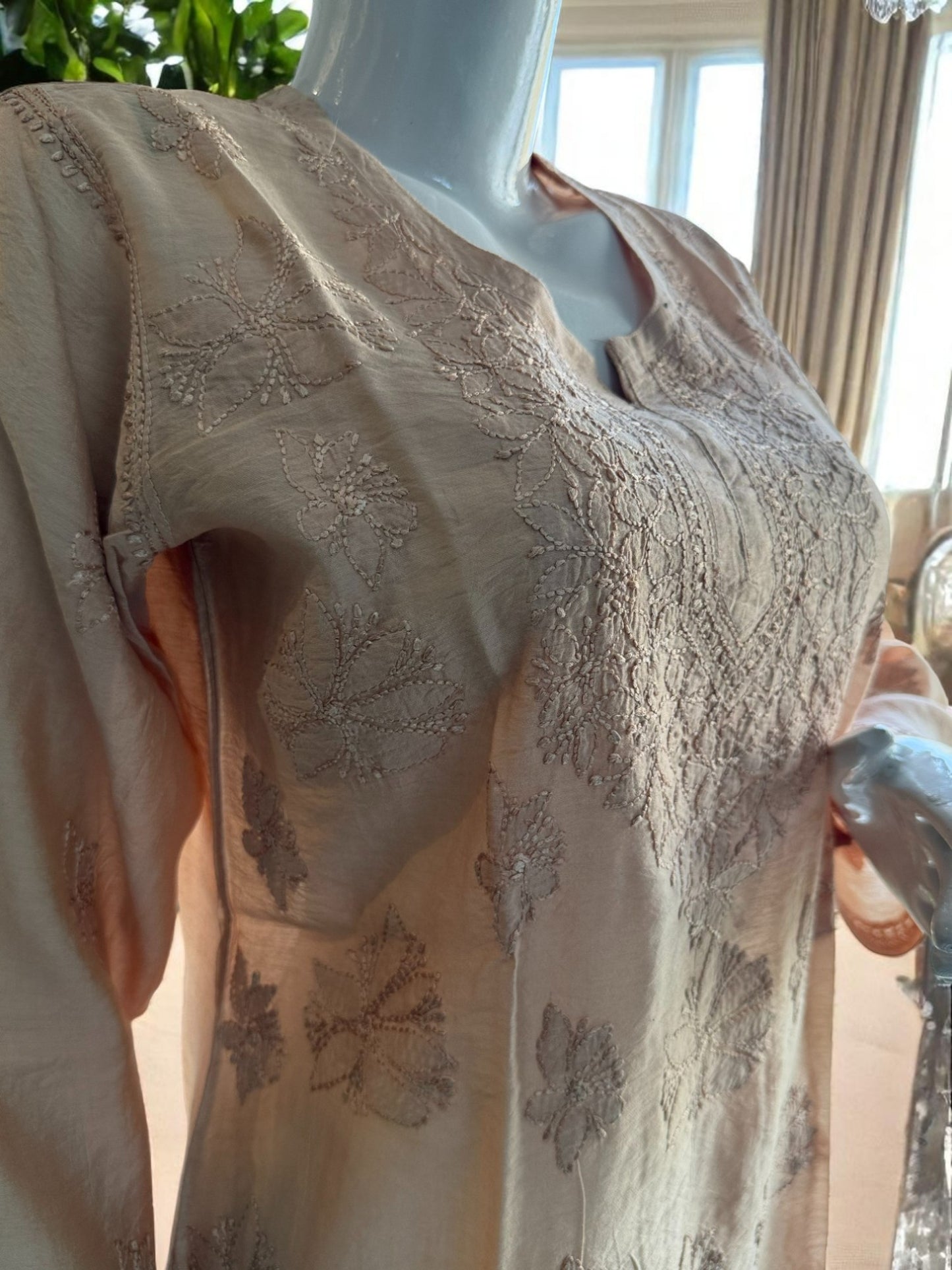 NOOR – SHORT CHIKANKARI KURTI