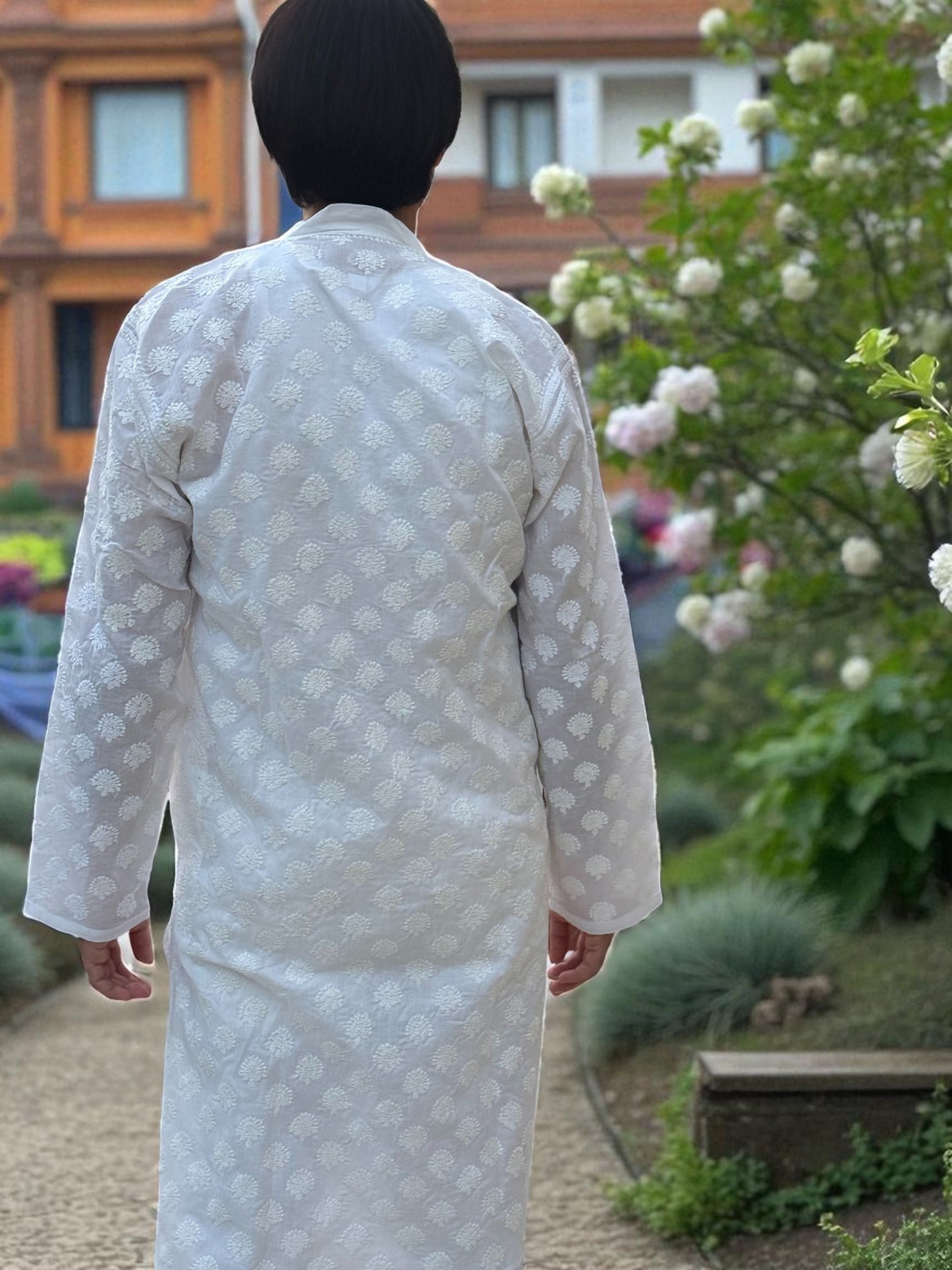 MEN’S PREMIUM WHITE CHIKANKARI KURTA