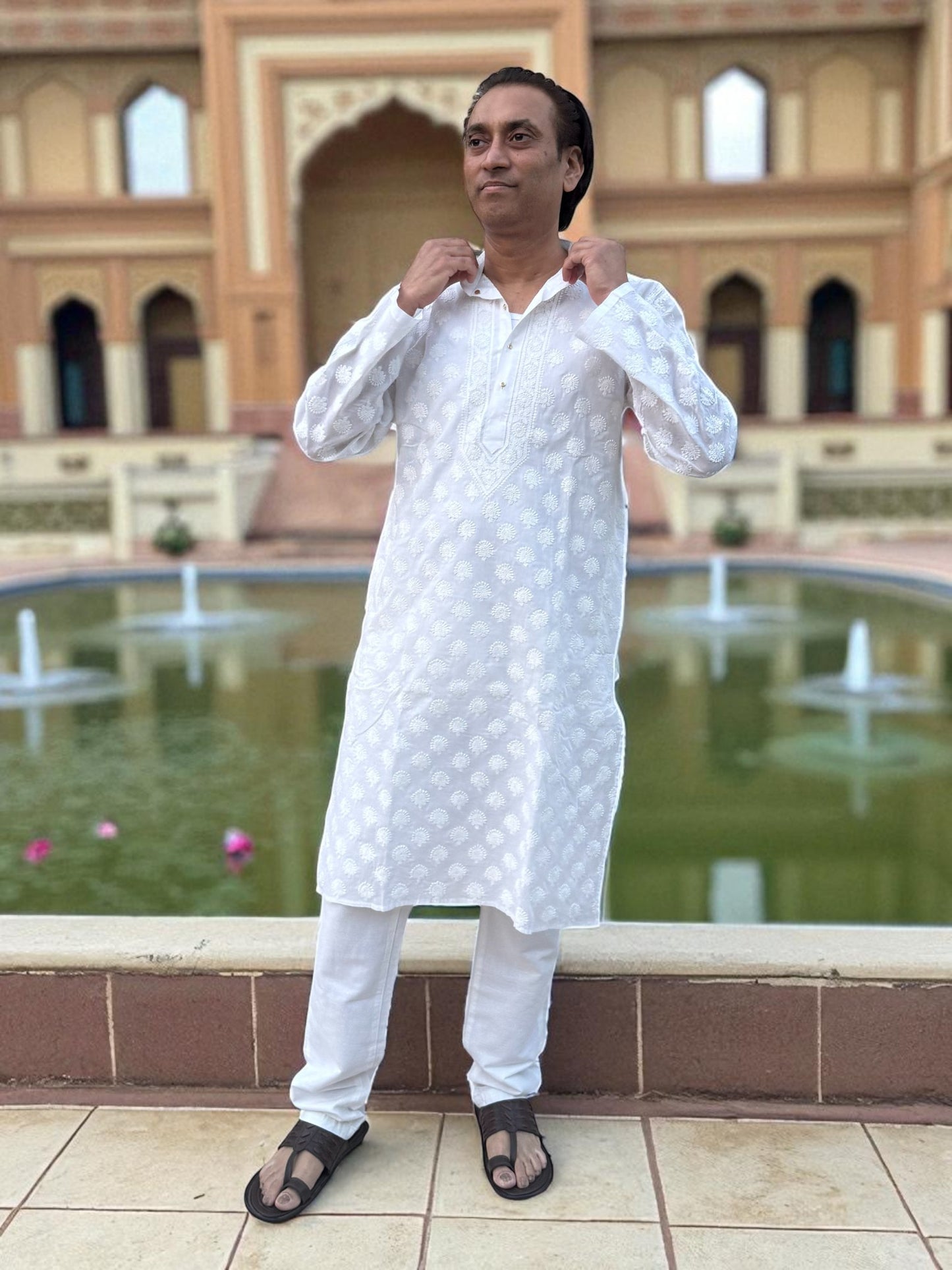 MEN’S PREMIUM WHITE CHIKANKARI KURTA