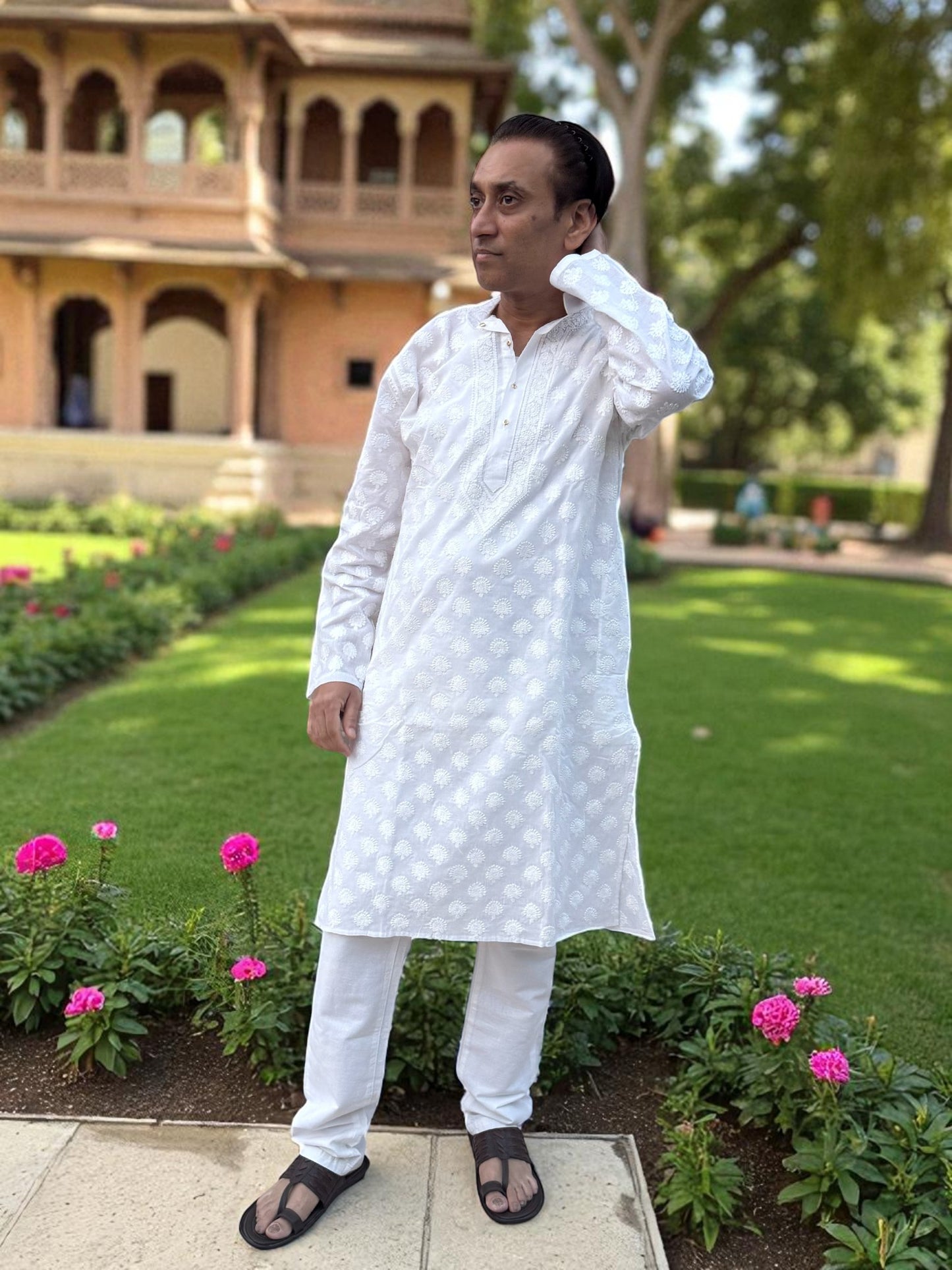 MEN’S PREMIUM WHITE CHIKANKARI KURTA