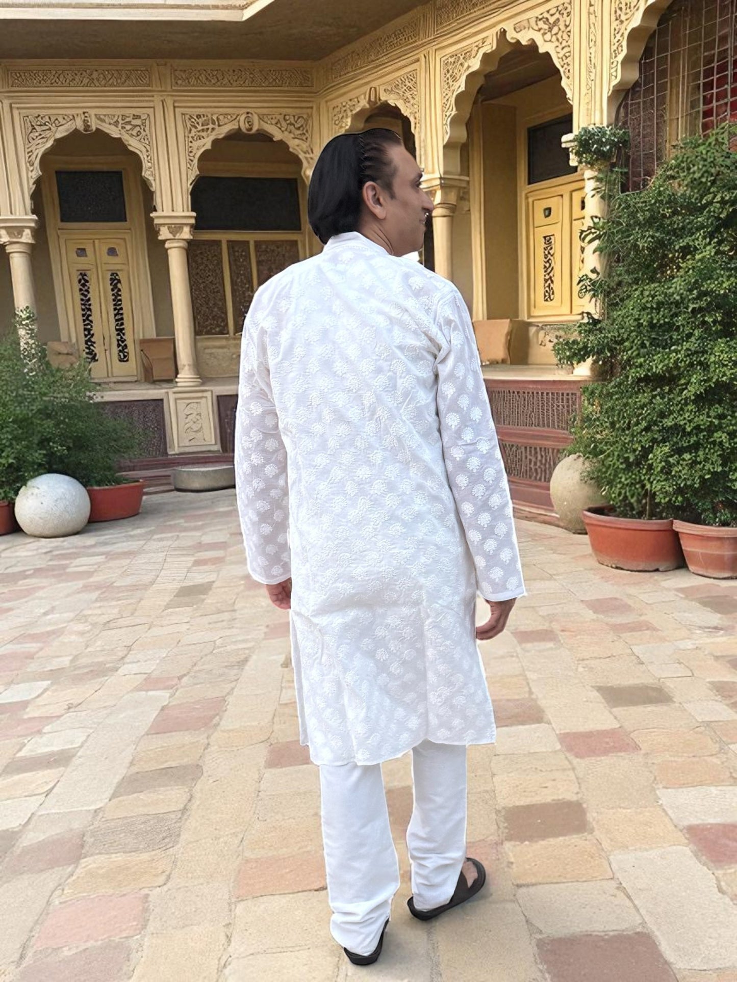 MEN’S PREMIUM WHITE CHIKANKARI KURTA