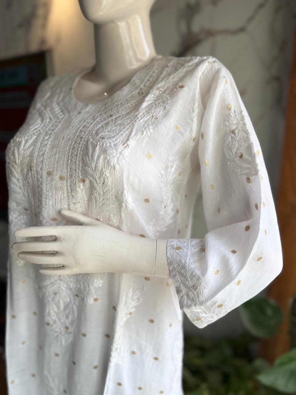 WHITE COLOR MUSLIN CHIKANKARI KURTI