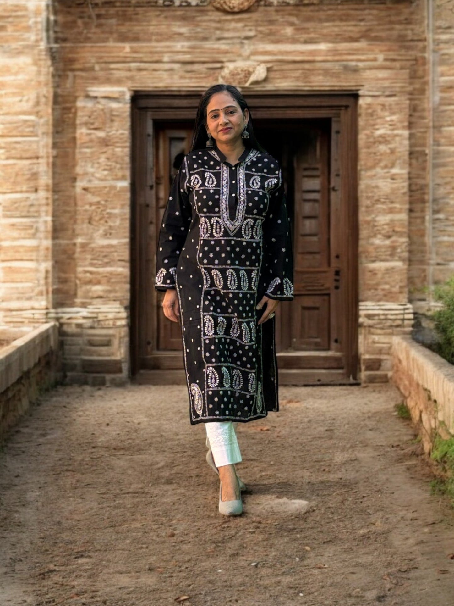 BLACK CHIKANKARI NOORI WITH WHITE EMBROIDERY