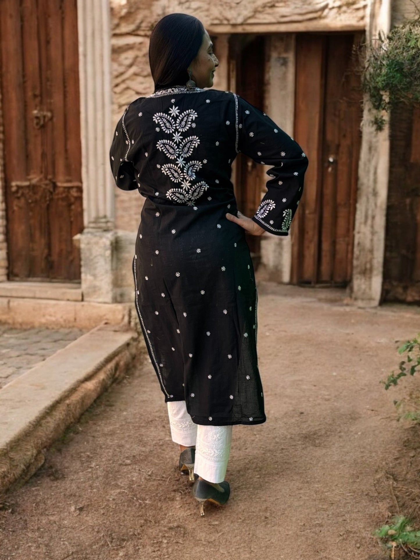BLACK CHIKANKARI NOORI WITH WHITE EMBROIDERY