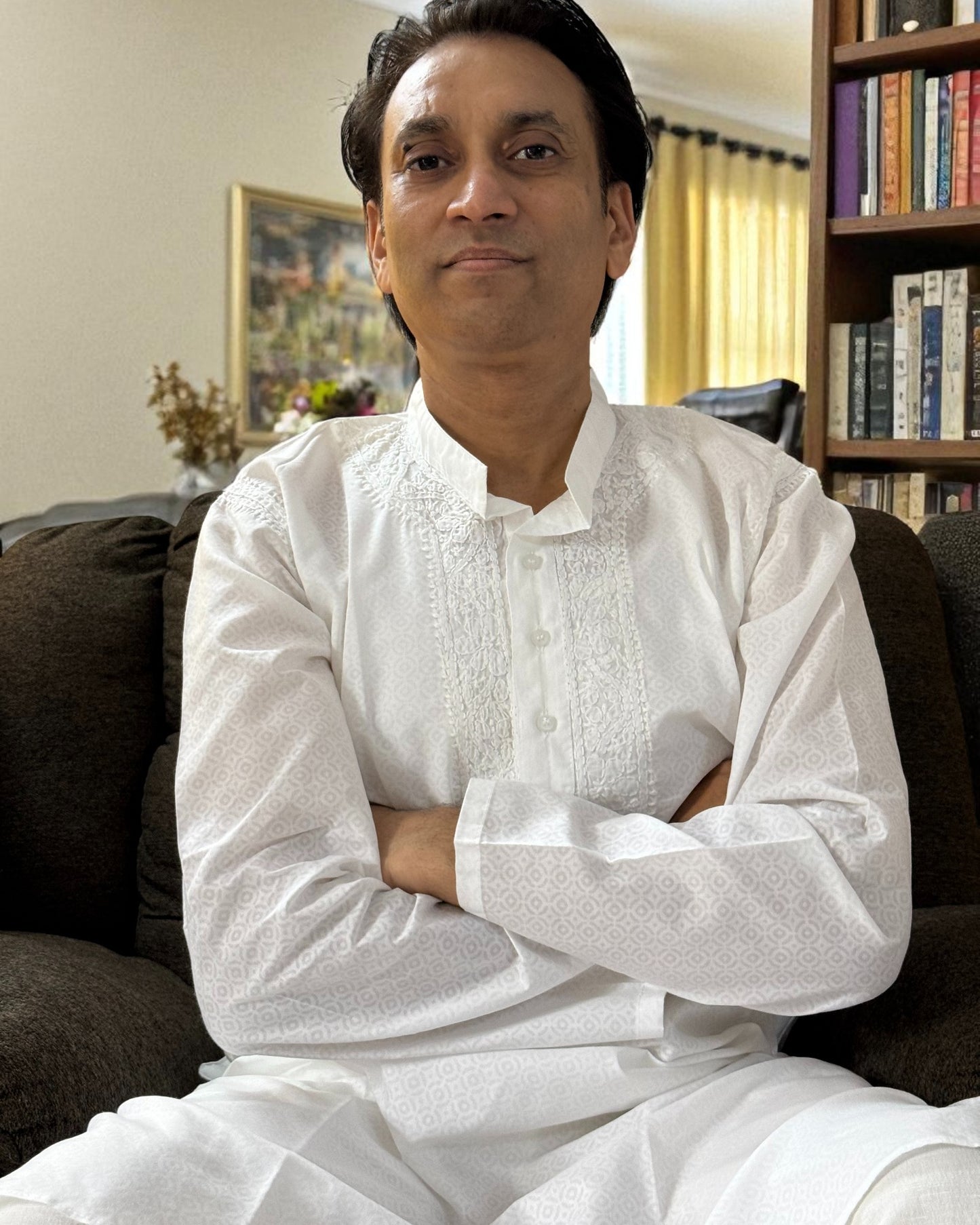 MEN’S WHITE SELF-PRINT CHIKANKARI KURTA