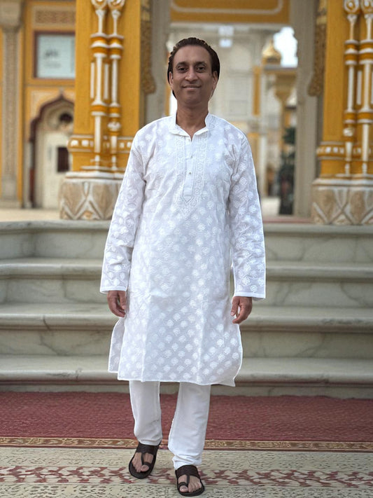 MEN’S PREMIUM WHITE CHIKANKARI KURTA