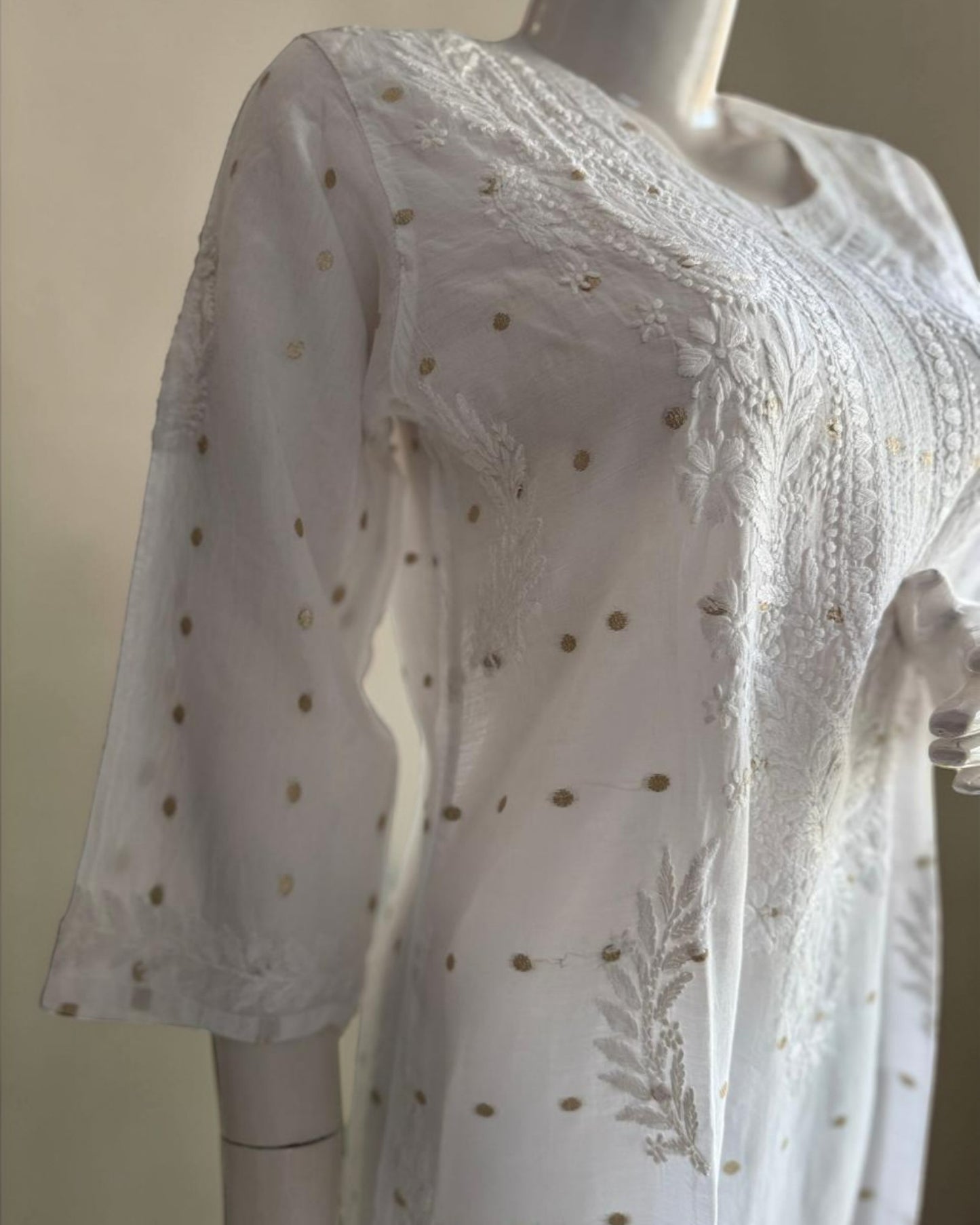 WHITE COLOR  MUSLIN CHIKANKARI KURTI