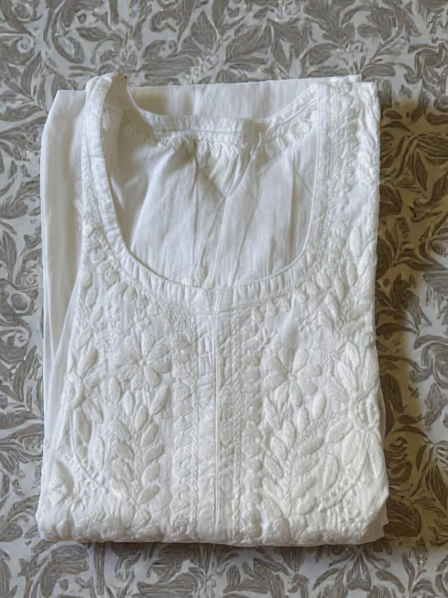 PURE ELEGANCE MUL COTTON WHITE CHIKANKARI KURTA SET