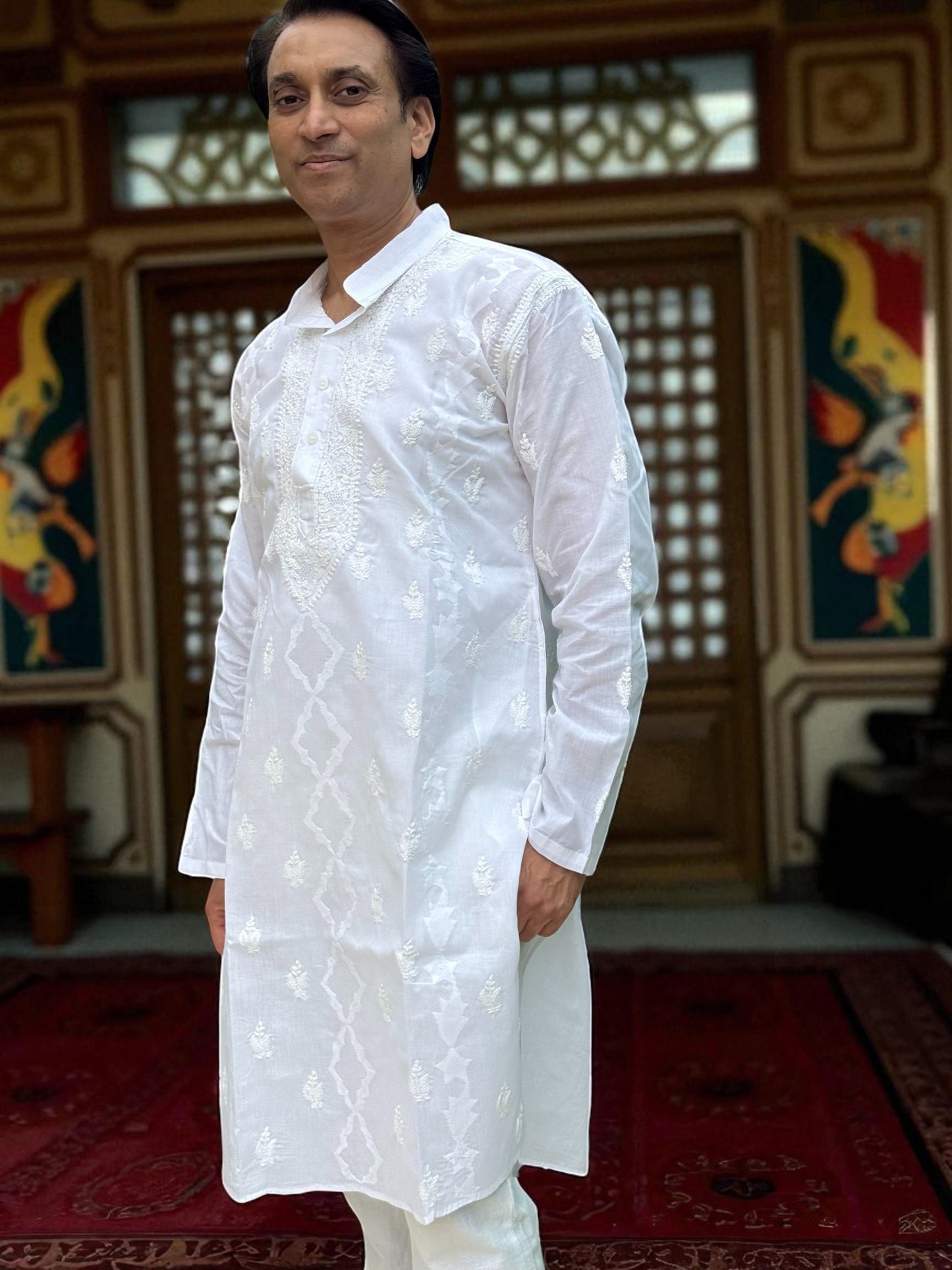 MEN’S DARAJ HANDCRAFTED CHIKANKARI KURTA – WHITE