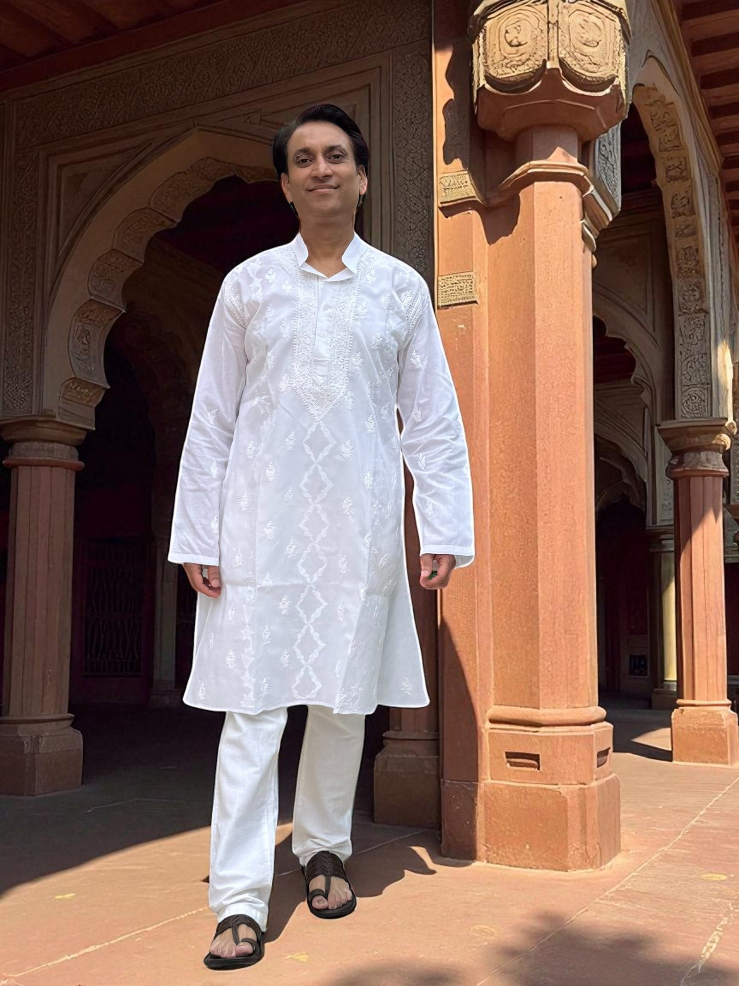 MEN’S DARAJ HANDCRAFTED CHIKANKARI KURTA – WHITE